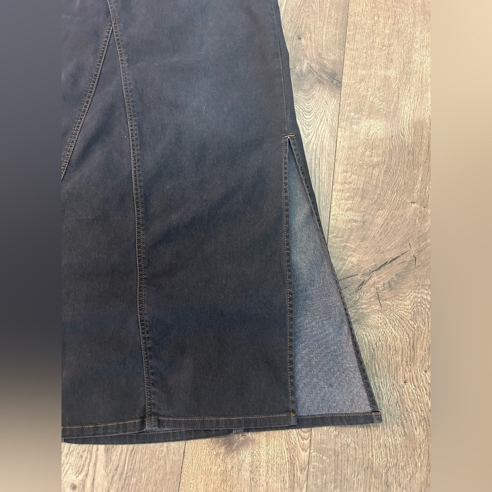 Y2K Denim Skirt with Floral Embroidered Belt - Picture 2 of 5